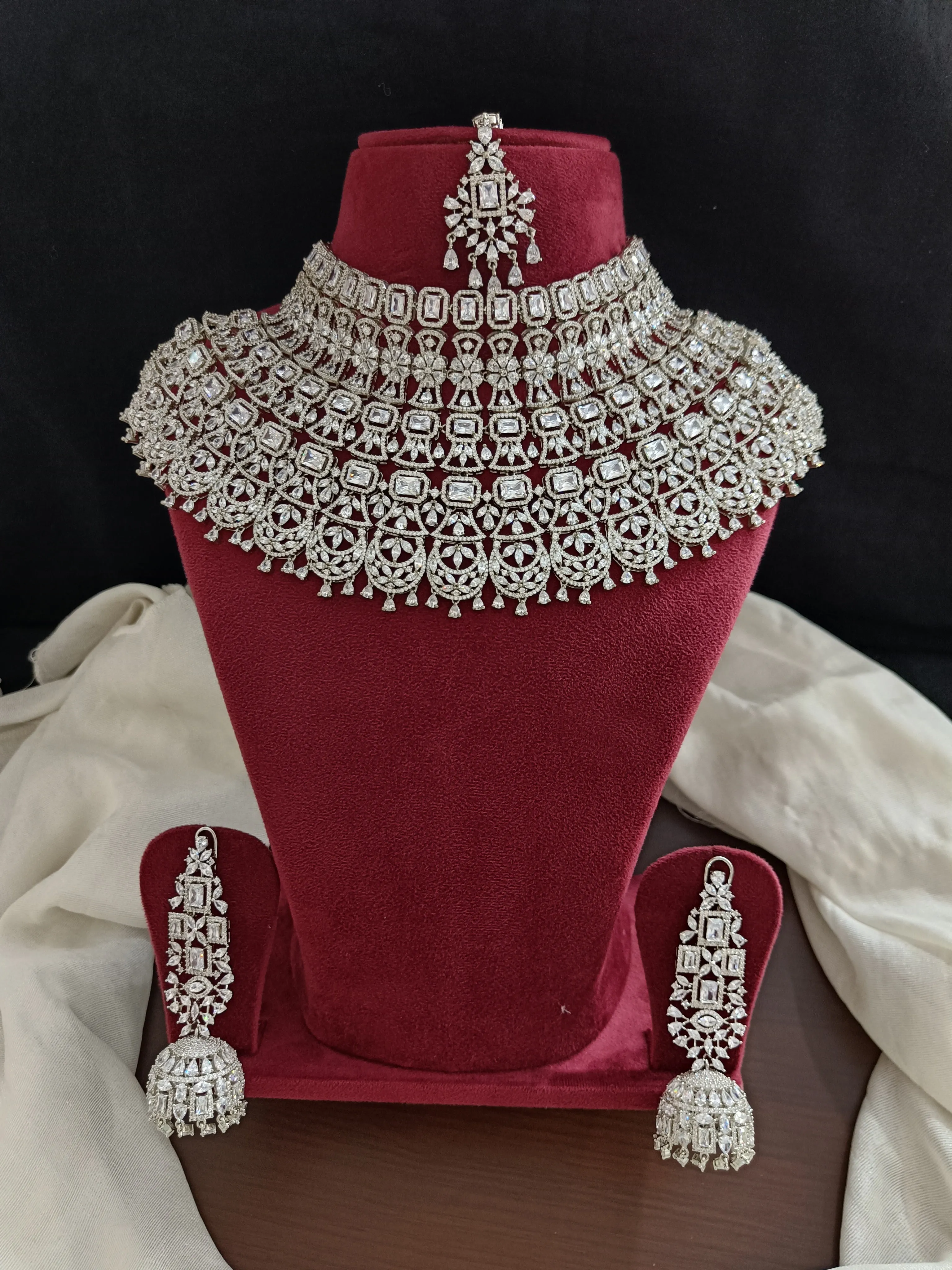 Eye Catchy Gorgeous Zircon Choker Set