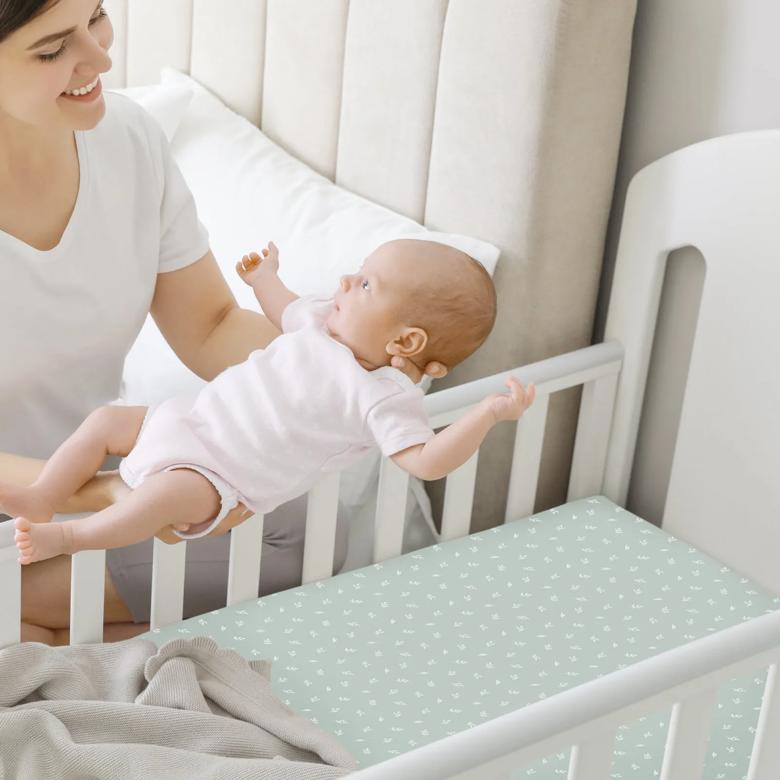 Soothe Fitted Mini Crib Sheet (Prairie)