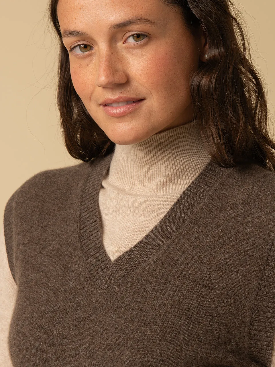 V Neck Vest_Mocha