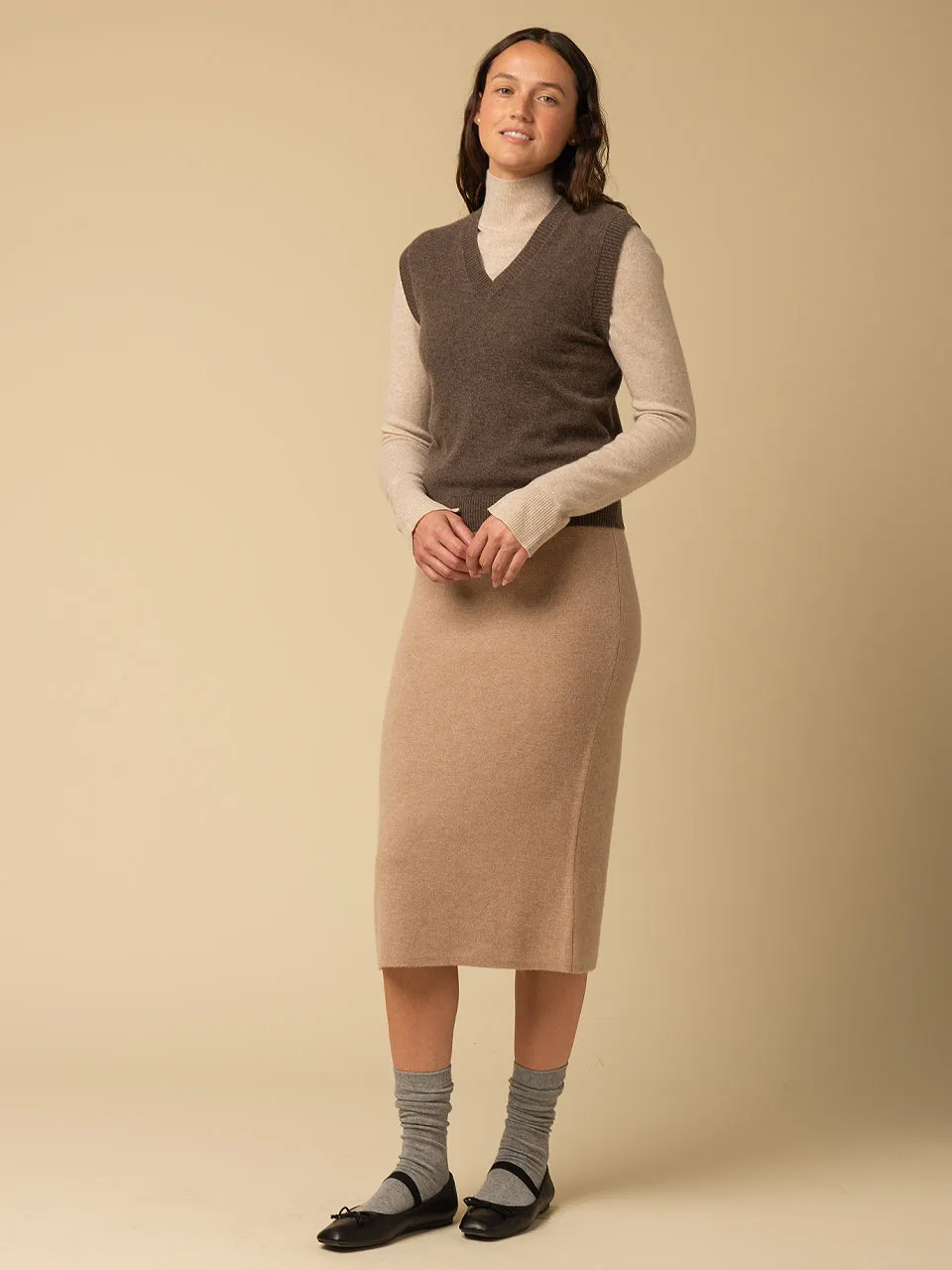 V Neck Vest_Mocha