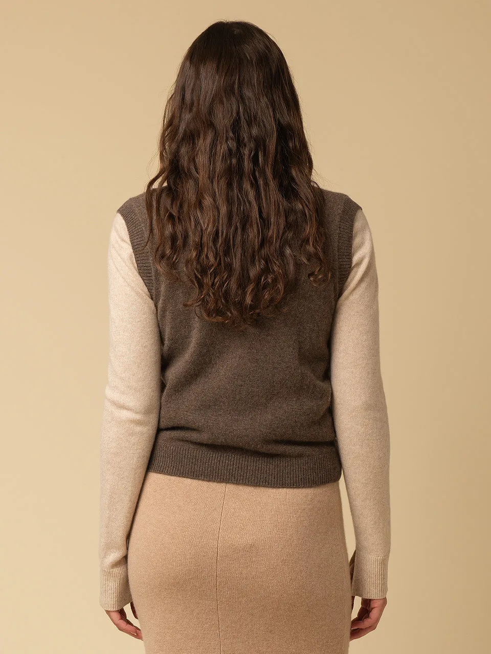 V Neck Vest_Mocha